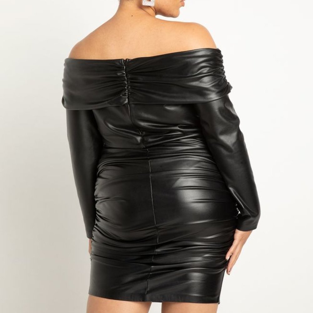 *NEW* ELOQUII Black Wide Neckline Faux Leather Mini Dress - Size 22 - Picture 2 of 3